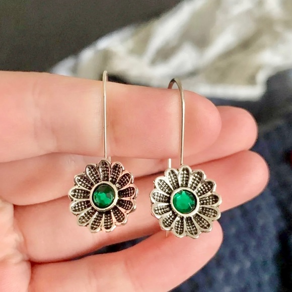 💚 Retro Unique BOHO Floral Drop Earrings 💚 - Picture 2 of 5